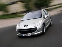 Peugeot 207 5-door with panoramic sunroof 2006 02
